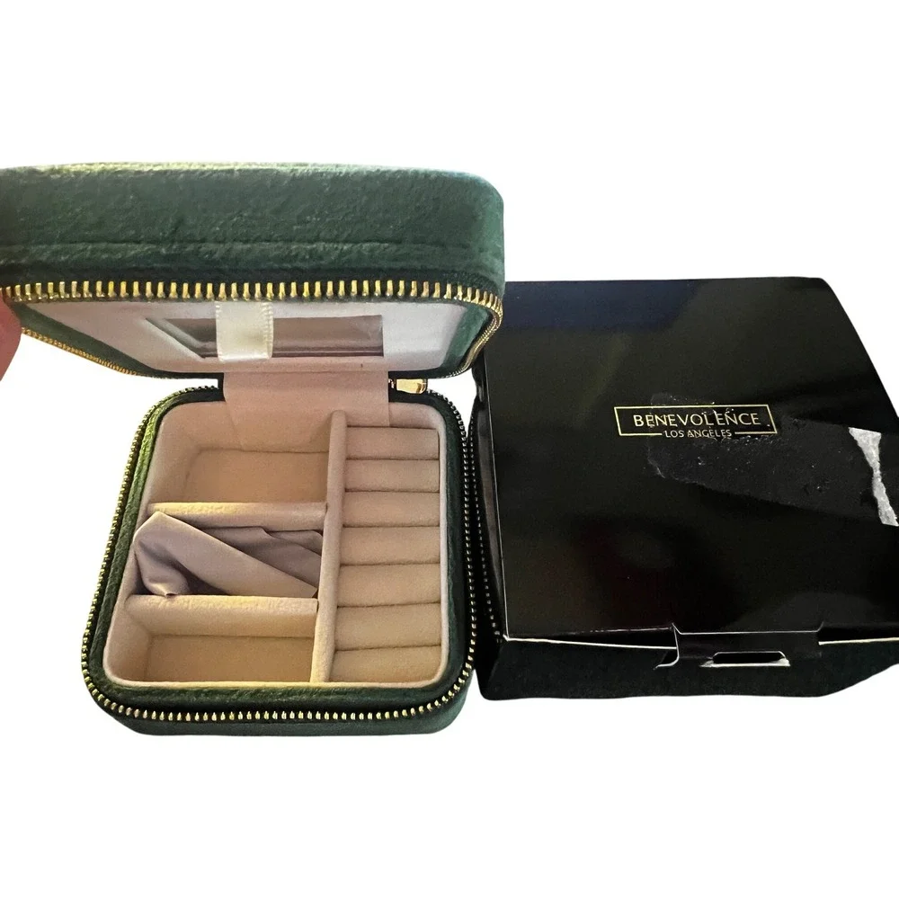 Benevolence Green Velvet Jewelry Travel Case‎ Organizer with Mirror NEW